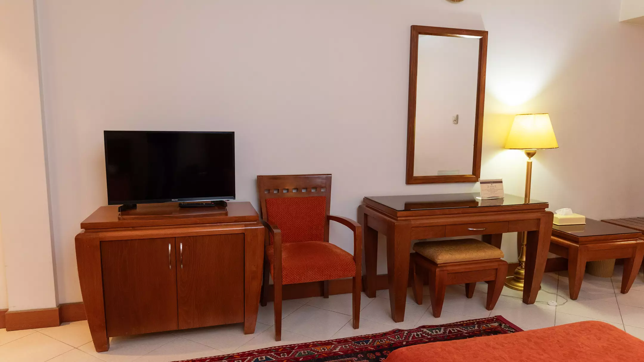 Alibaba https://cdn.alibaba.ir/ostorage/hotel-accommodation-images/674c54fd10d0d5745be3d3a8_هتل بزرگ - اتاق سه تخته سینگل (2).webp